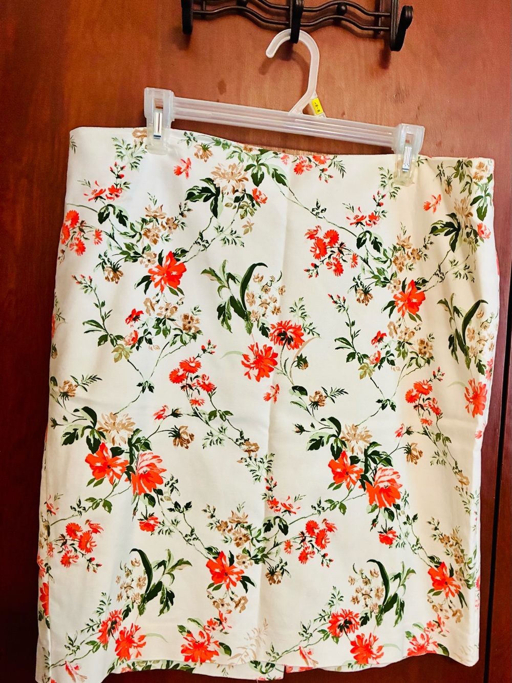 Ann Taylor Floral Pencil Skirt in Cream with Coral and Green